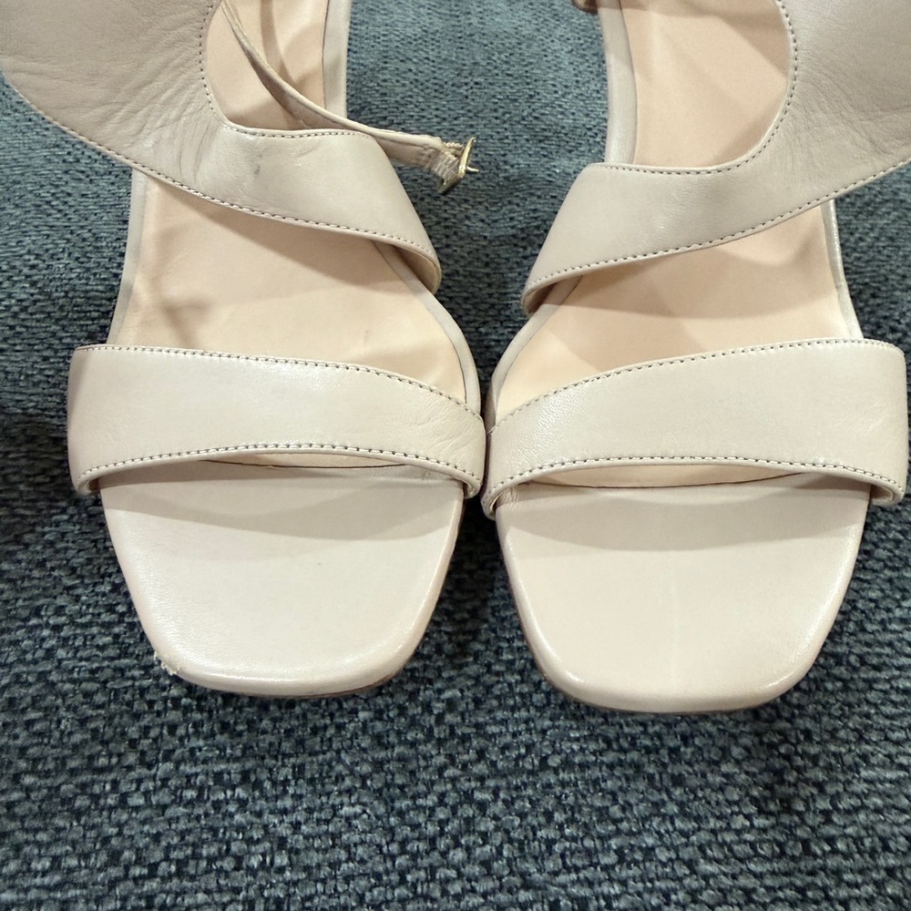 EUC 27 Edit Naturalizer Lanie Elegant Beige Women's Heels - Picture 5 of 8